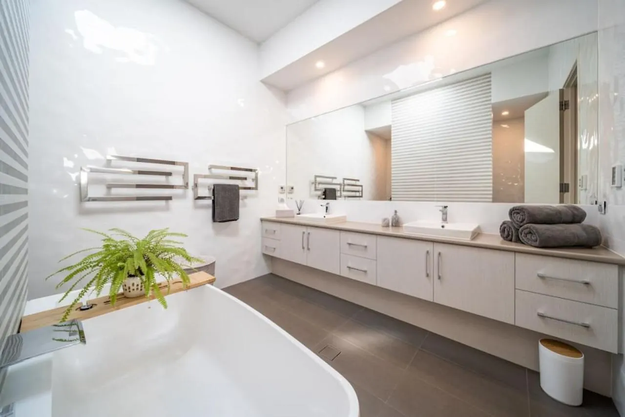 Holiday home Vogue On Victoria Forestville Wayville Australia