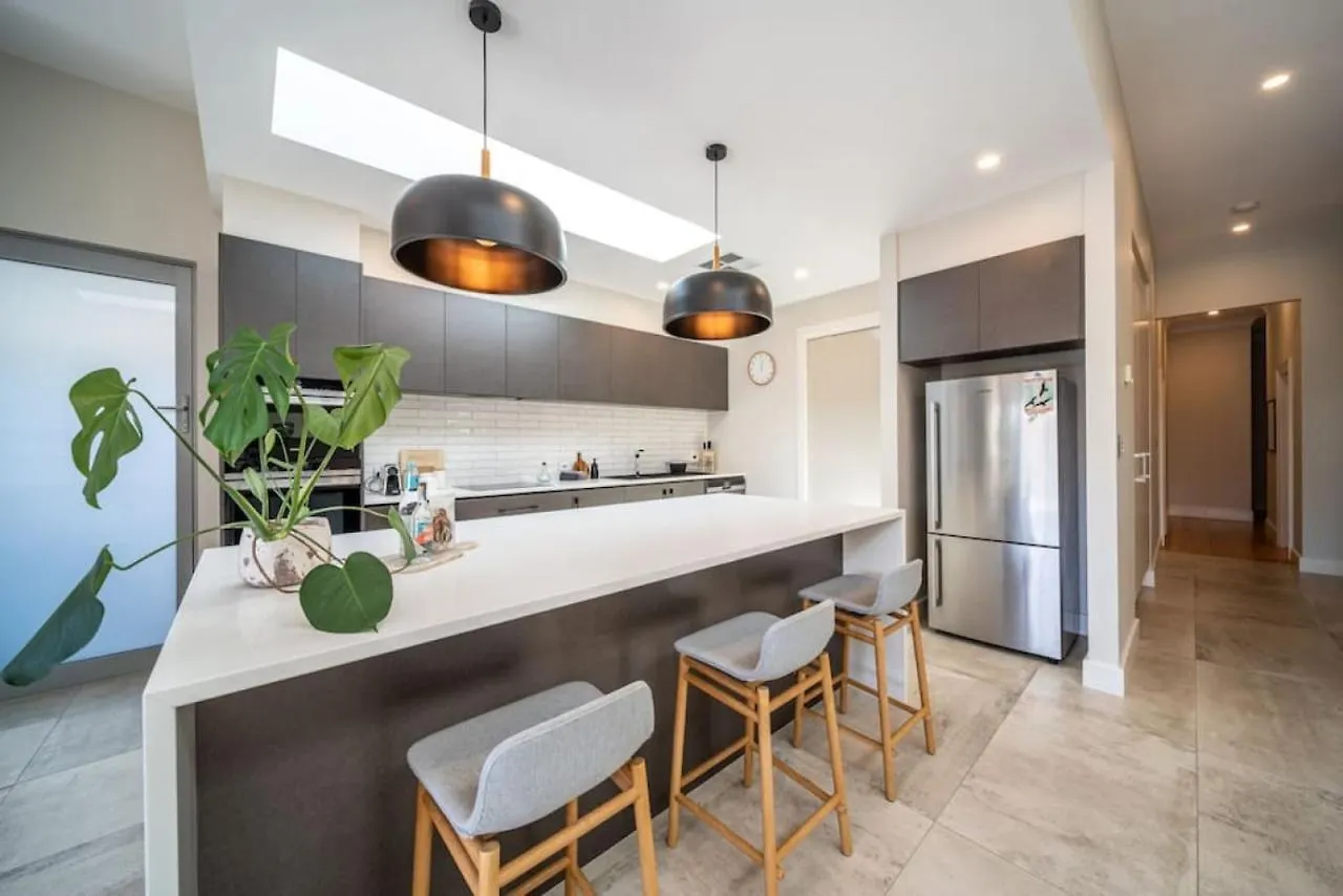 Vogue On Victoria Forestville Wayville 0*,