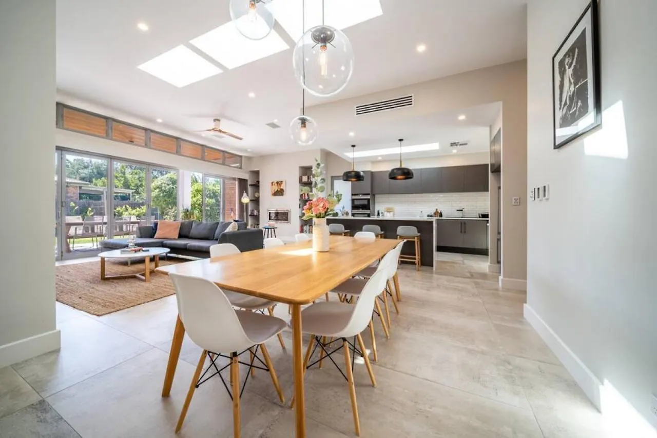 Vogue On Victoria Forestville Wayville Holiday home