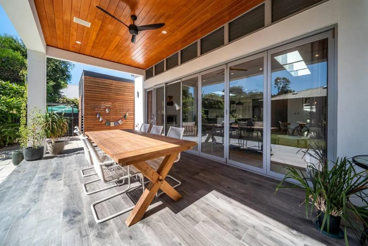 Vogue On Victoria Forestville location